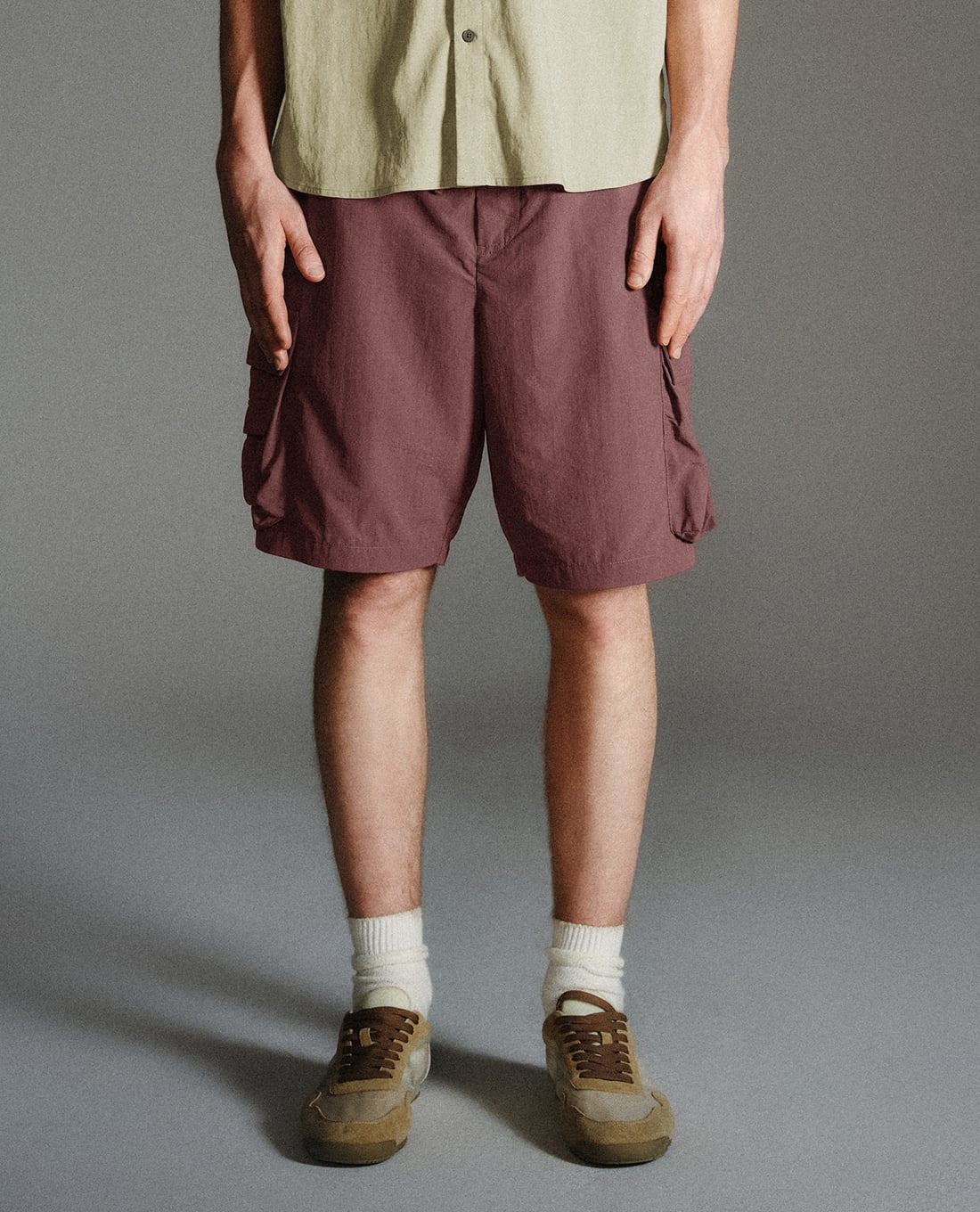 URBAN REVIVO - Quần short nam ống rộng phối túi