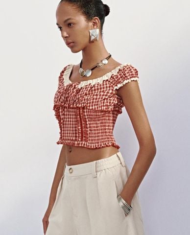  URBAN REVIVO - Áo kiểu nữ phom croptop kẻ sọc 