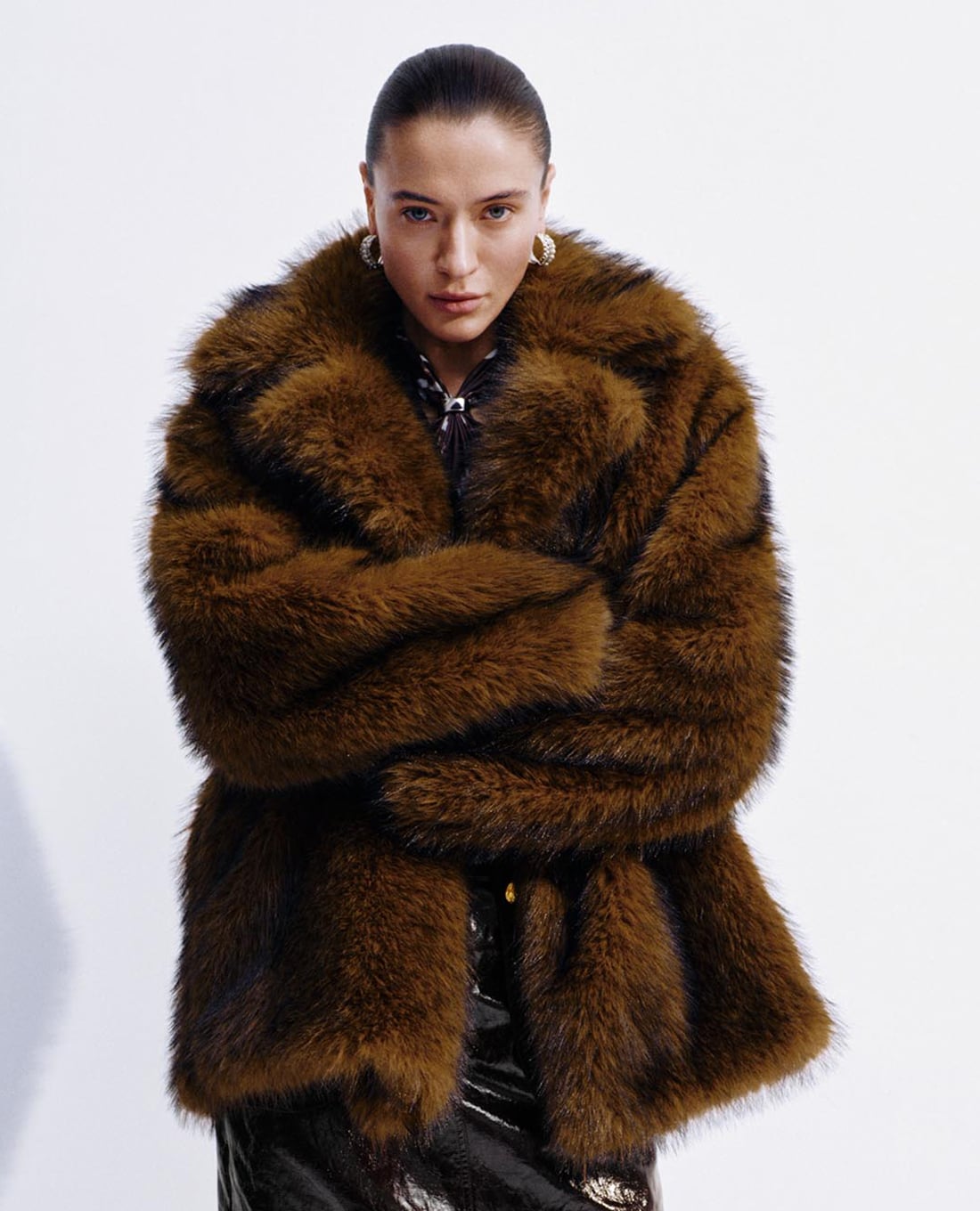 URBAN REVIVO - Áo khoác lông nữ cổ bẻ tay dài sang trọng