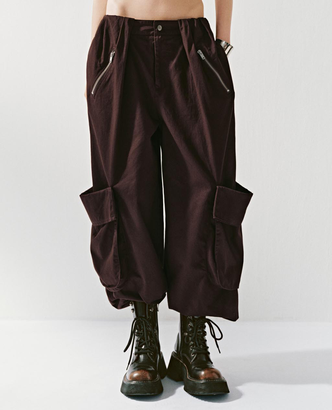 URBAN REVIVO - Quần nữ ống rộng phối túi hộp