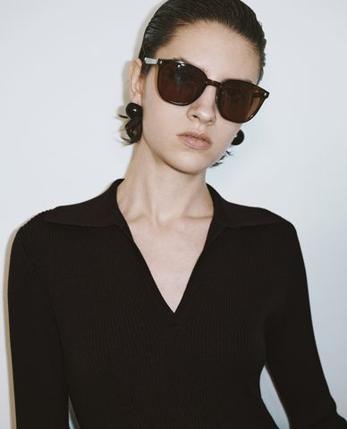  URBAN REVIVO - Kính mát nữ gọng vuông bản vừa 