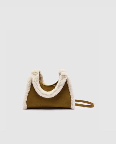  URBAN REVIVO - Túi đeo vai nữ hình thang phối lông 