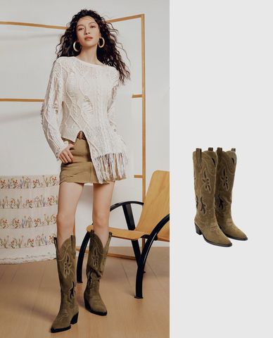  URBAN REVIVO - Giày boots nữ cổ cao họa tiết hoa văn 