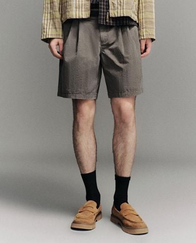  URBAN REVIVO - Quần short nam ngang gối phối đai 