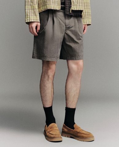  URBAN REVIVO - Quần short nam ngang gối phối đai 