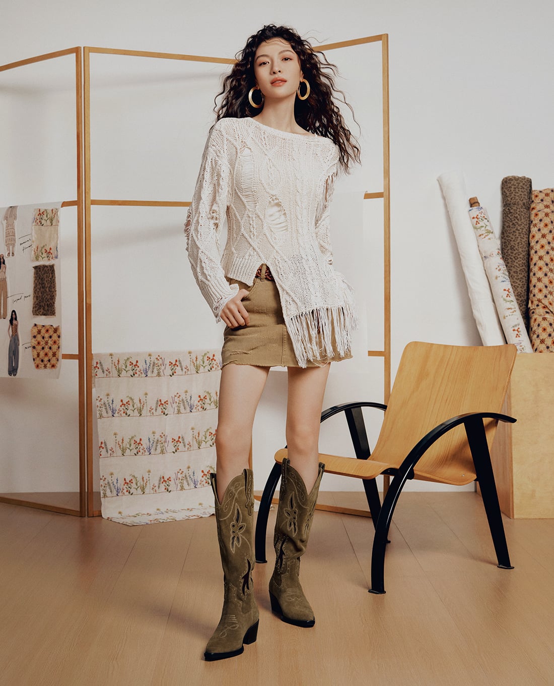 URBAN REVIVO - Chân váy denim mini viền tua rua