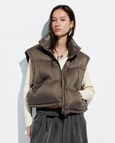  URBAN REVIVO - Áo khoác phao nữ cổ cao phom croptop 