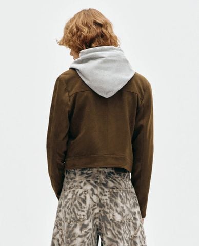  URBAN REVIVO - Áo khoác croptop nữ cổ bẻ tay dài khóa kéo 
