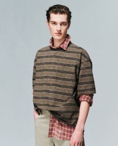  URBAN REVIVO - Áo thun nam cổ tròn tay ngắn kẻ sọc 