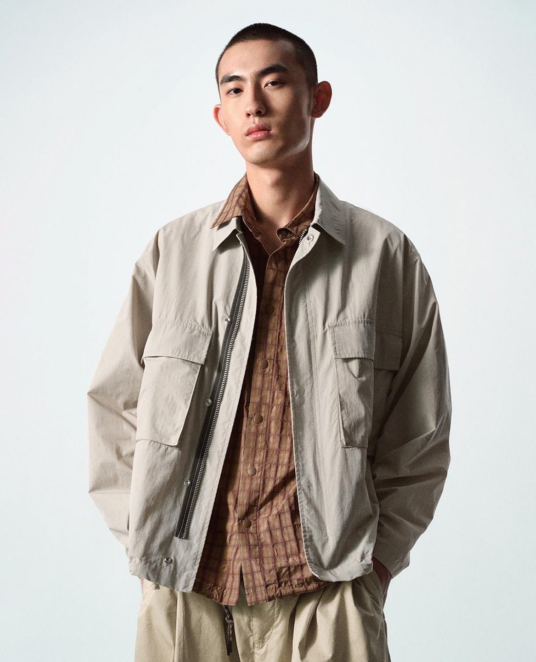 URBAN REVIVO - Áo khoác sơ mi nam cổ bẻ phối túi hộp