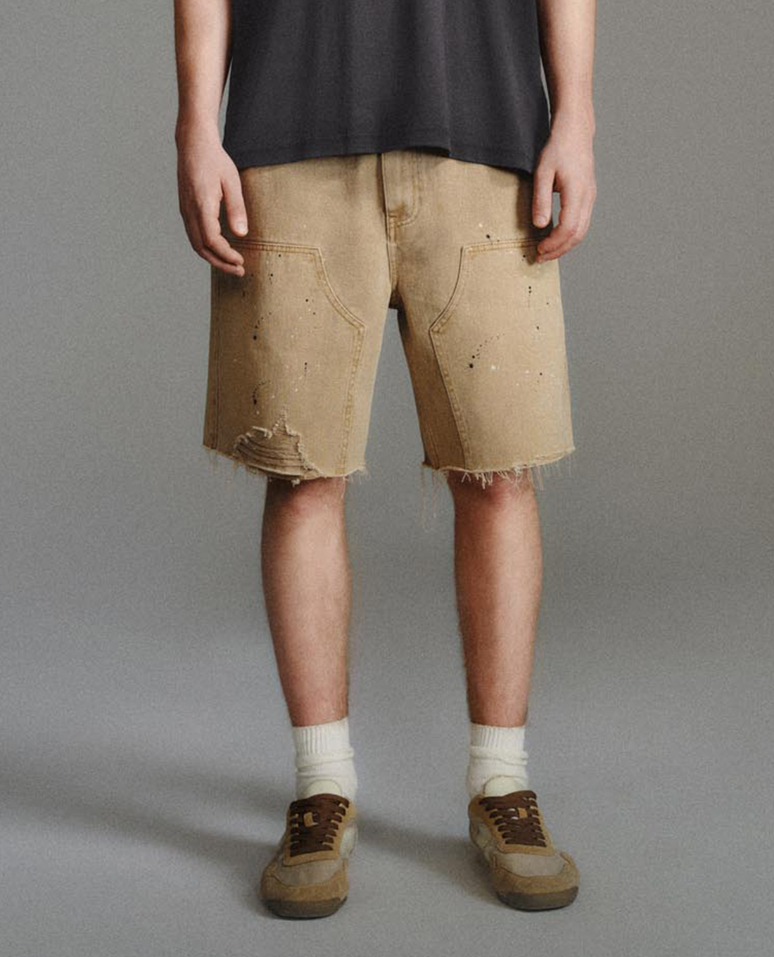 URBAN REVIVO - Quần short jeans nam rách gấu Leisure