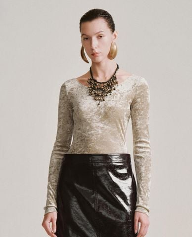  URBAN REVIVO - Áo thun nữ cổ vuông tay dài ánh kim 