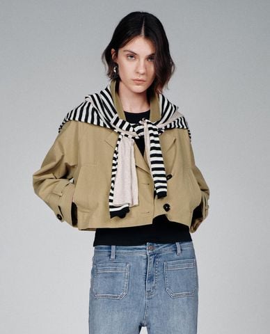  URBAN REVIVO - Áo khoác croptop nữ cổ bẻ hai hàng khuy 