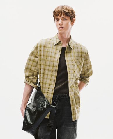  URBAN REVIVO - Áo sơ mi nam cổ bẻ tay dài kẻ sọc 