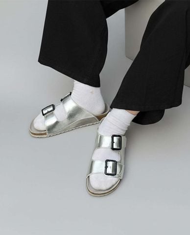  SNEAKERBUZZ - Dép unisex quai ngang phối logo 