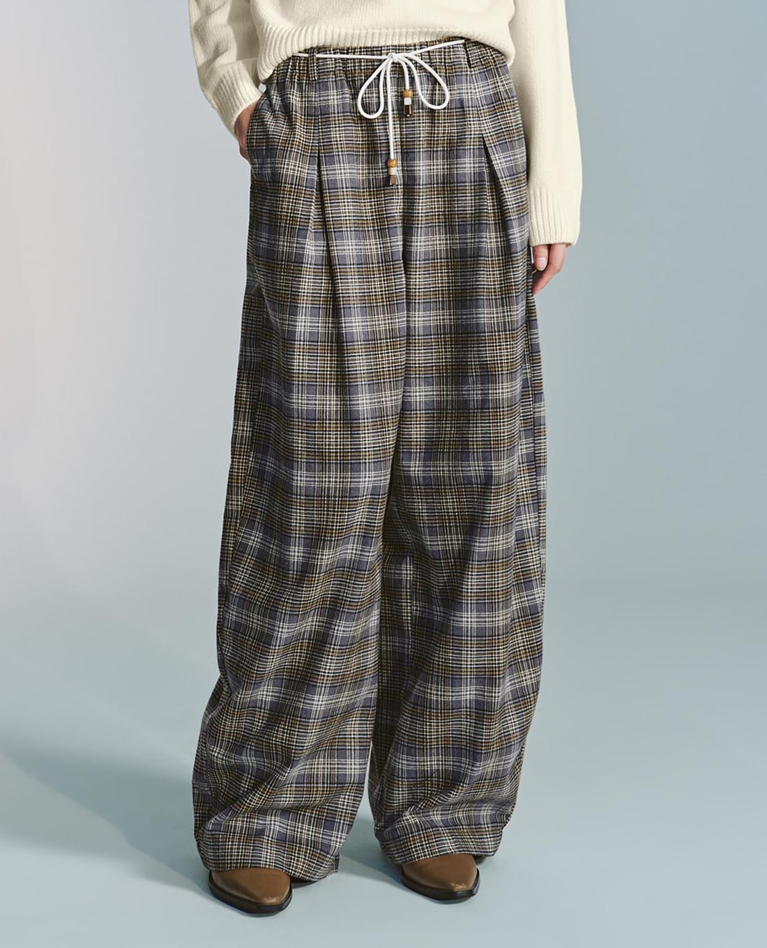 URBAN REVIVO - Quần nữ ống rộng kẻ caro phối dây rút