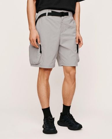  URBAN REVIVO - Quần short nam ống rộng túi hộp cá tính 