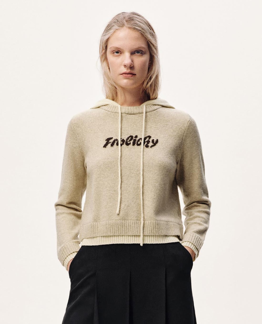 URBAN REVIVO - Áo dệt kim nữ cổ tròn tay dài phối mũ