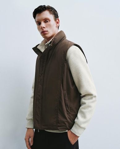  URBAN REVIVO - Áo khoác gilet nam cổ cao khoá zip 