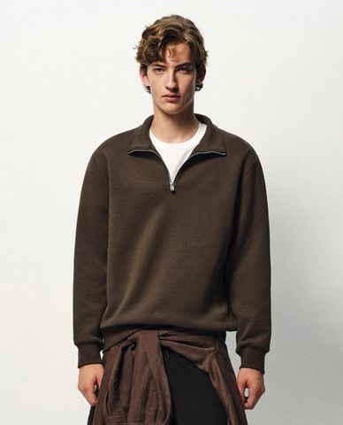  URBAN REVIVO - Áo sweatshirt nam cổ bẻ tay dài phối khóa 