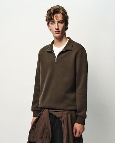  URBAN REVIVO - Áo sweatshirt nam cổ bẻ tay dài phối khóa 