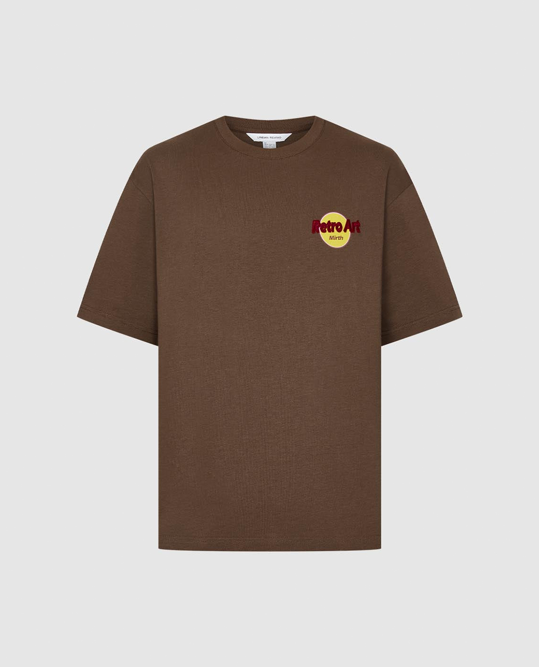 URBAN REVIVO - Áo thun nam cổ tròn tay ngắn họa tiết retro