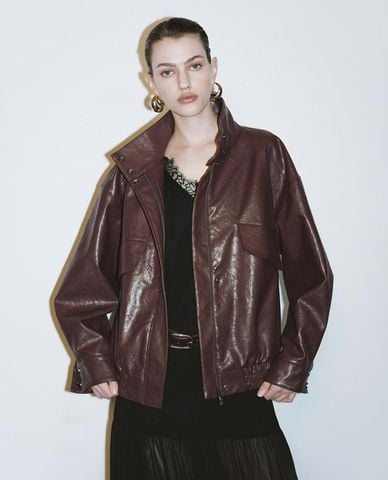  URBAN REVIVO - Áo khoác da nữ cổ cao tay dài phối túi hộp 