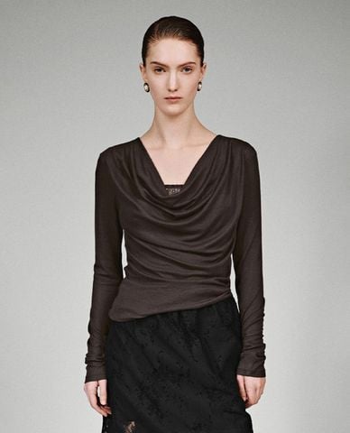  URBAN REVIVO - Áo kiểu nữ cổ đổ tay dài phom ôm 