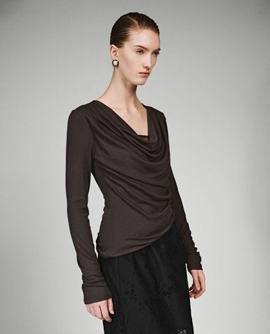  URBAN REVIVO - Áo kiểu nữ cổ đổ tay dài phom ôm 