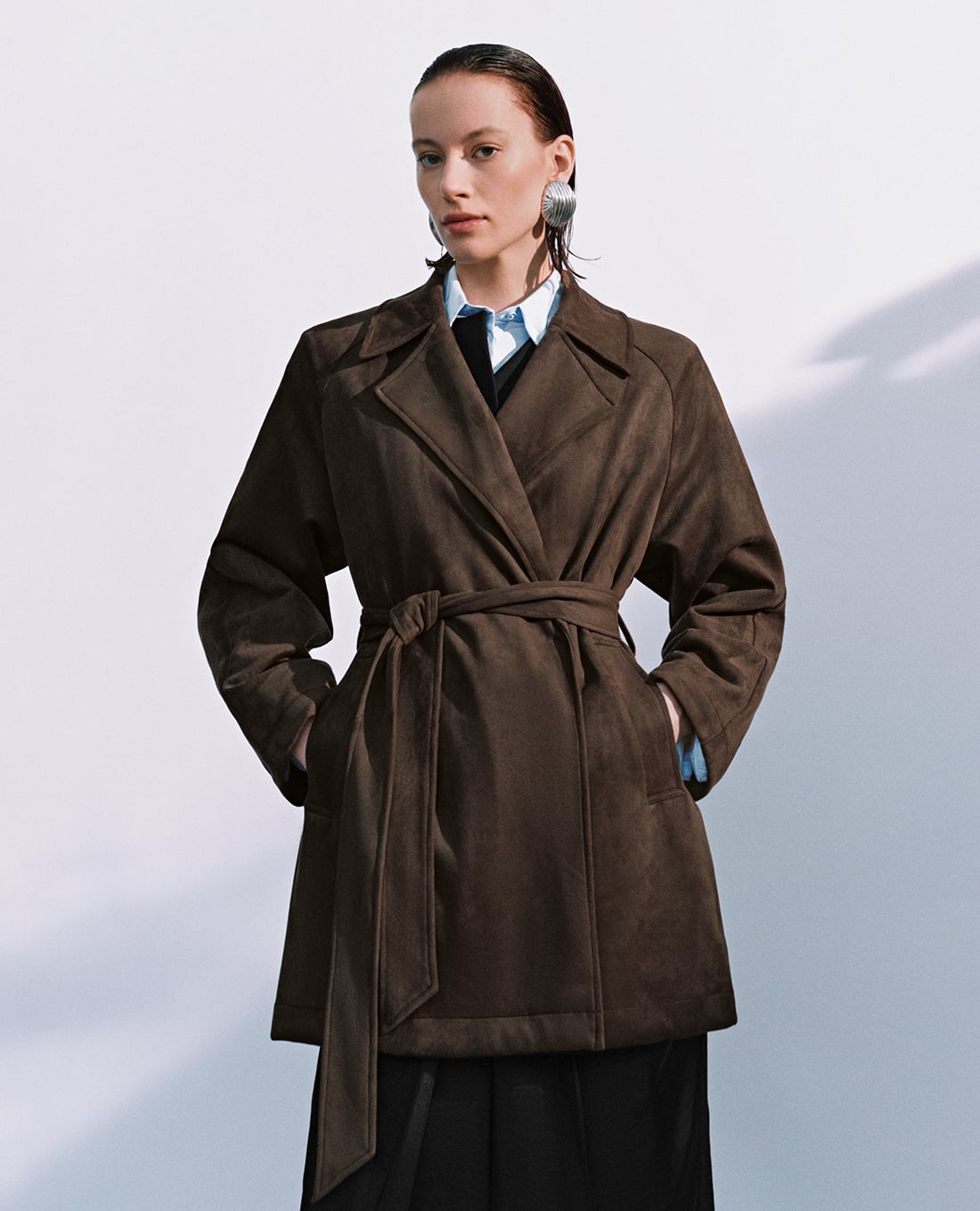 URBAN REVIVO - Áo khoác măng tô nữ dáng ngắn thắt eo