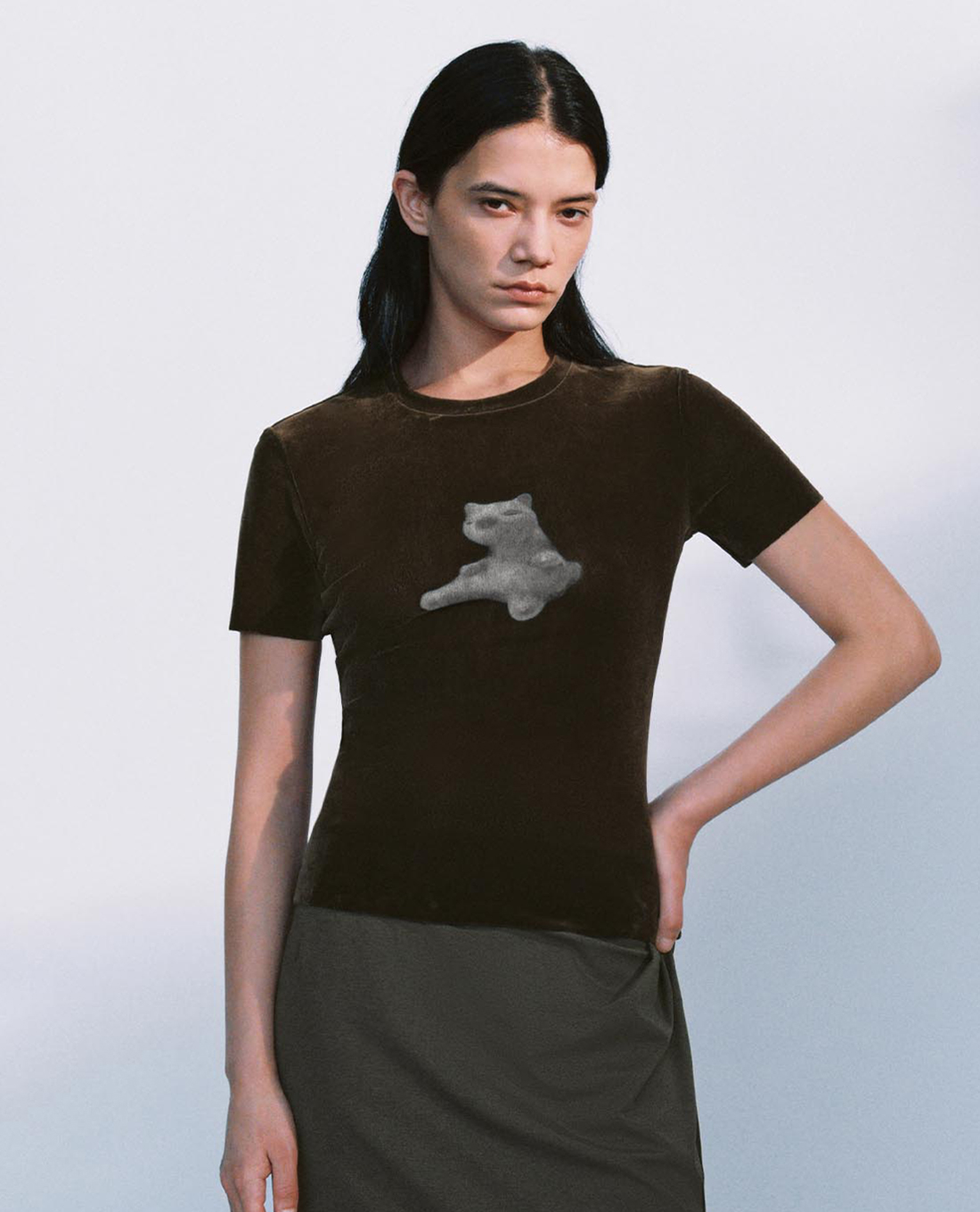 URBAN REVIVO - Áo thun nữ cổ tròn tay ngắn in hoạ tiết