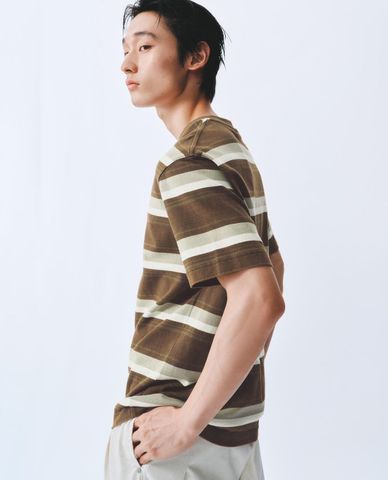  URBAN REVIVO - Áo thun nam cổ tròn tay ngắn kẻ sọc 