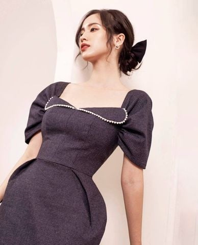 LARMES - Đầm trễ vai midi phối viền ngọc trai Gemma 