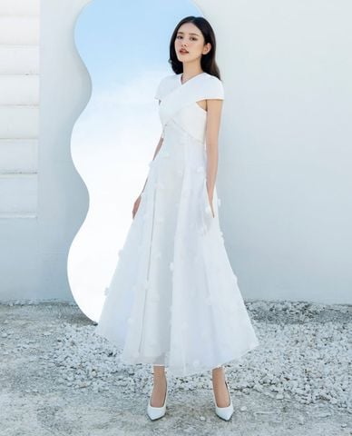  LARMES - Đầm midi cổ chéo đính hoa nổi Labia 