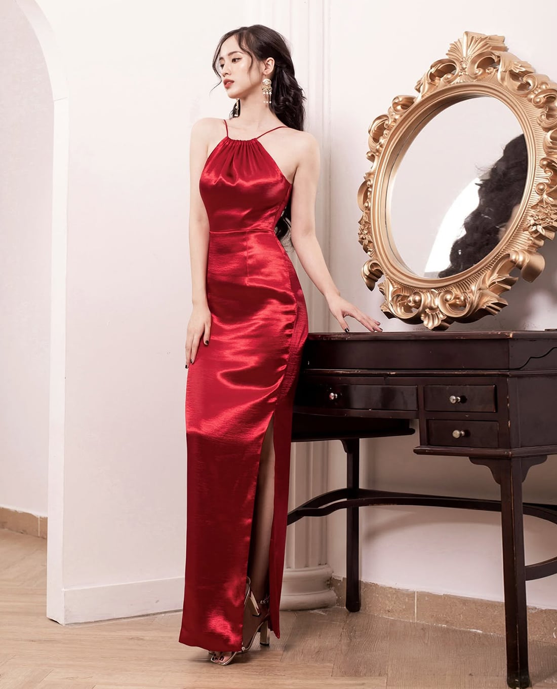 LARMES - Đầm body maxi cổ yếm xẻ tà Ruby