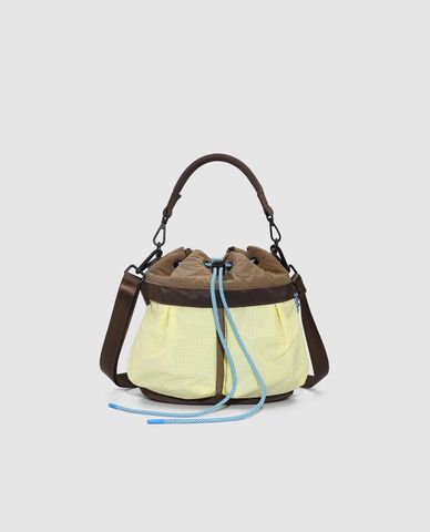  URBAN REVIVO - Túi rút dây nữ hình trụ phối màu độc đáo 