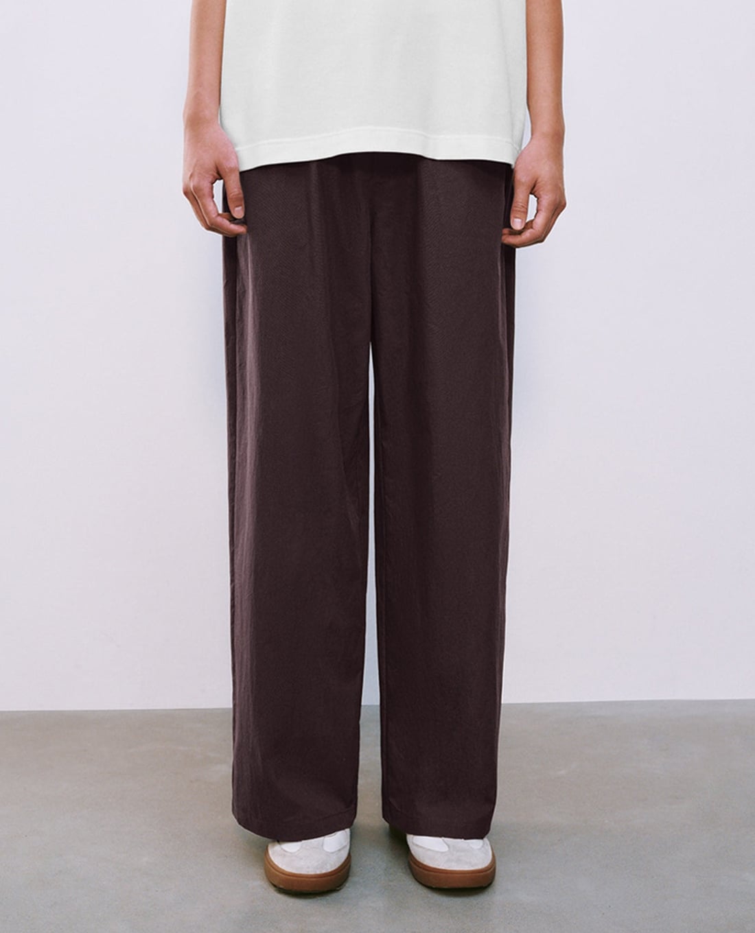 URBAN REVIVO - Quần nam ống rộng lưng thun phối dây rút