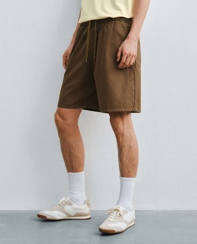  URBAN REVIVO - Quần short jeans nam lưng thun dây rút 
