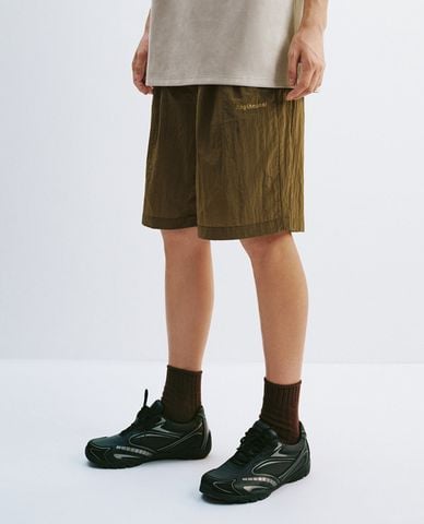  URBAN REVIVO - Quần short nam ống rộng lưng thun 