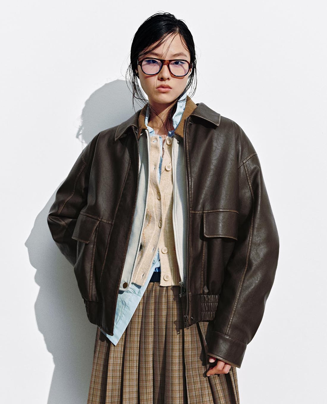 URBAN REVIVO - Áo khoác bomber nữ cổ bẻ phối túi hộp