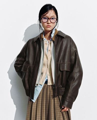  URBAN REVIVO - Áo khoác bomber nữ cổ bẻ phối túi hộp 