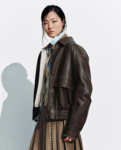  URBAN REVIVO - Áo khoác bomber nữ cổ bẻ phối túi hộp 