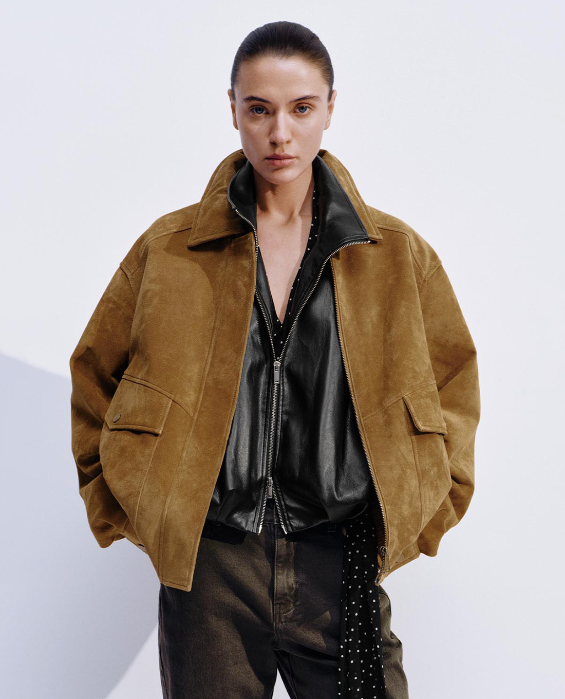 URBAN REVIVO - Áo khoác bomber nữ cổ bẻ phối túi hộp