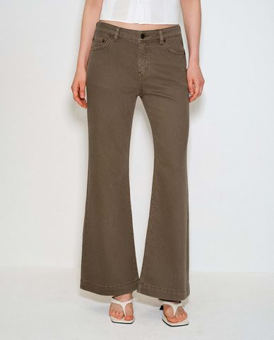  URBAN REVIVO - Quần jeans nữ ống loe cạp vừa 