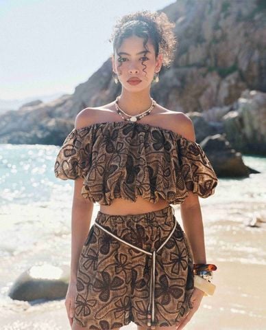  DEZUS - Áo croptop nữ trễ vai tay phồng Gisea 