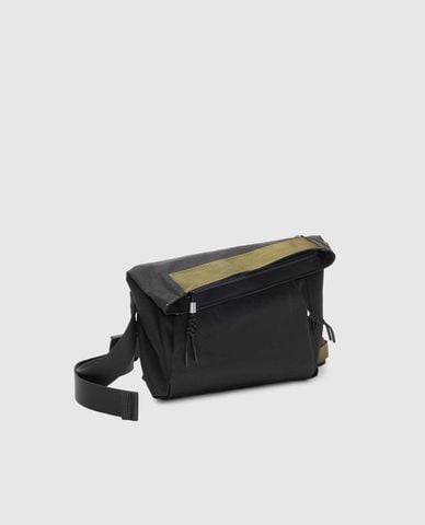  URBAN REVIVO - Túi đeo chéo unisex phom chữ nhật nắp gập 