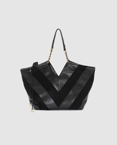  URBAN REVIVO - Túi tote nữ họa tiết chữ V phối dây xích 