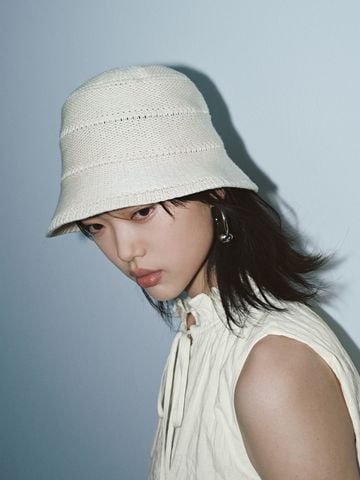  URBAN REVIVO - Nón bucket unisex đan móc 