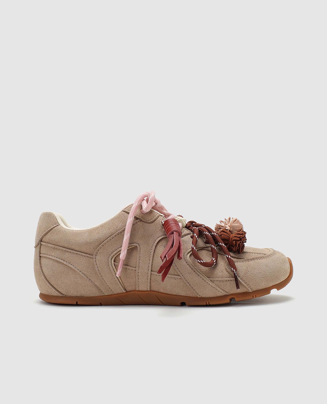 URBAN REVIVO - Giày sneakers nữ cổ thấp đính họa tiết tua rua