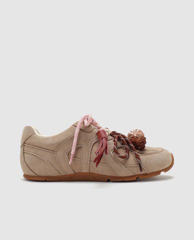  URBAN REVIVO - Giày sneakers nữ cổ thấp đính họa tiết tua rua 